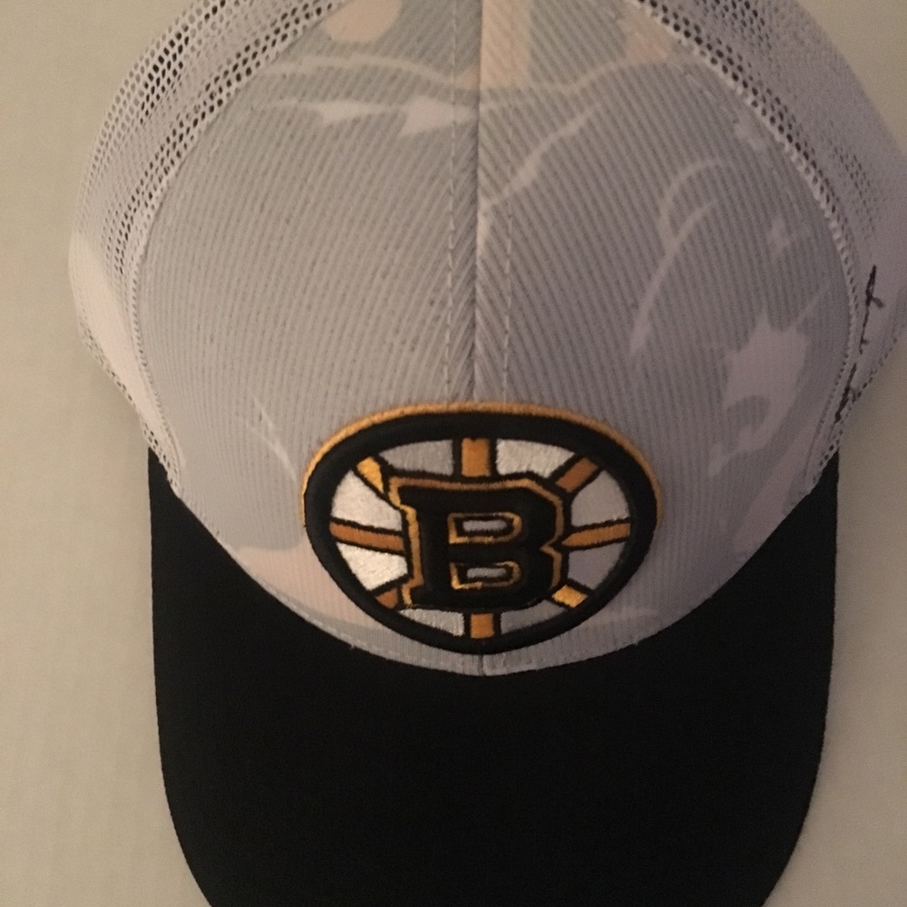 Boston bruins snap hat